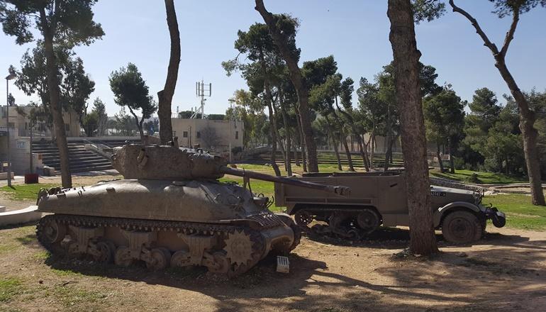 סיורים מודרכים בגבעת התחמושת