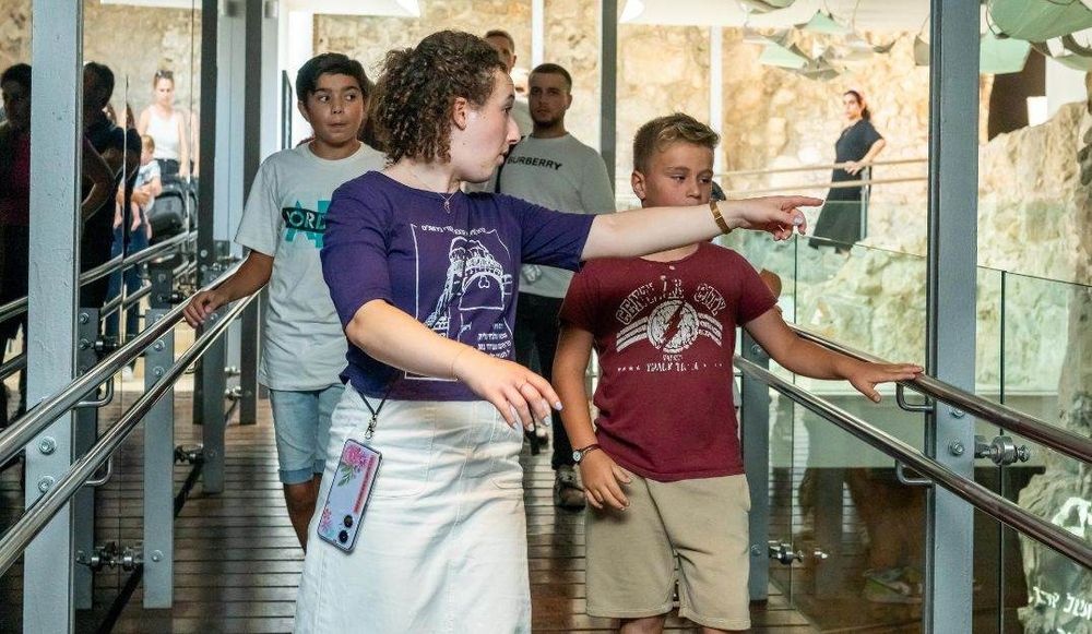 צילום של שלושת אלפי שנות היסטוריה בסיור מודרך ברובע היהודי