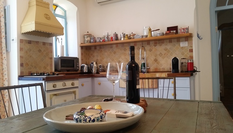 צילום של צימר מעל המעיין