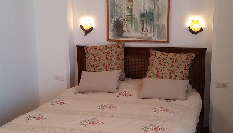 צילום של צימר מעל המעיין