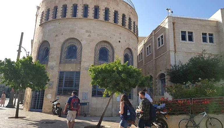 צילום של סיור עצמאי מרתק בעקבות אתרים וסיפורים היסטוריים מעולם הרפואה