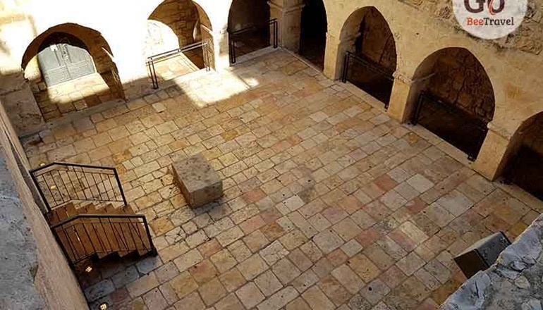 צילום של סיור עצמאי בחצרות הנסתרות של העיר העתיקה