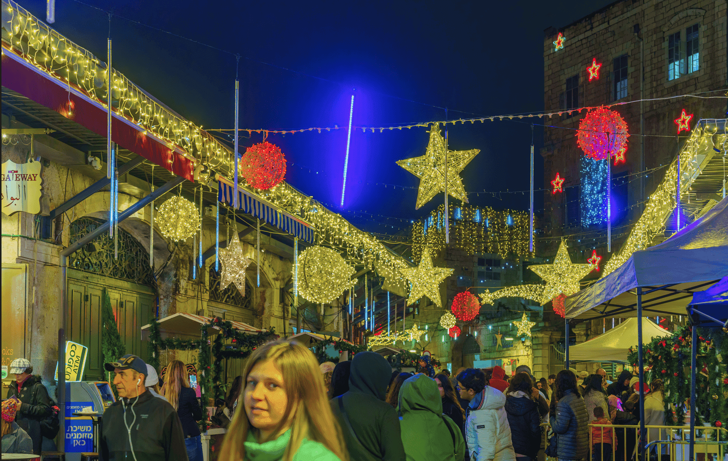 "חג החגים המוארים בירושלים של קדושה: נר שמיני של חנוכה, "הנוביגוד" ו"הקריסמס