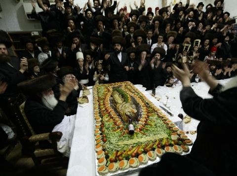 צילום של סיור "טיש" בעקבות חרדים וחרדיות בירושלים של פעם