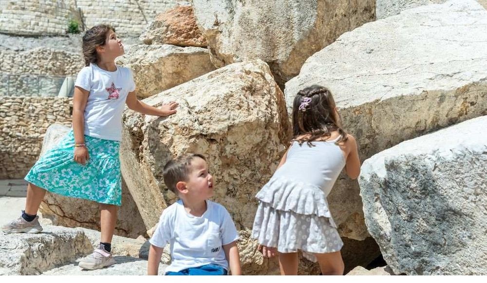 צילום של סיור מודרך אל ימי בית המקדש בגן הארכיאולוגי - מרכז דוידסון