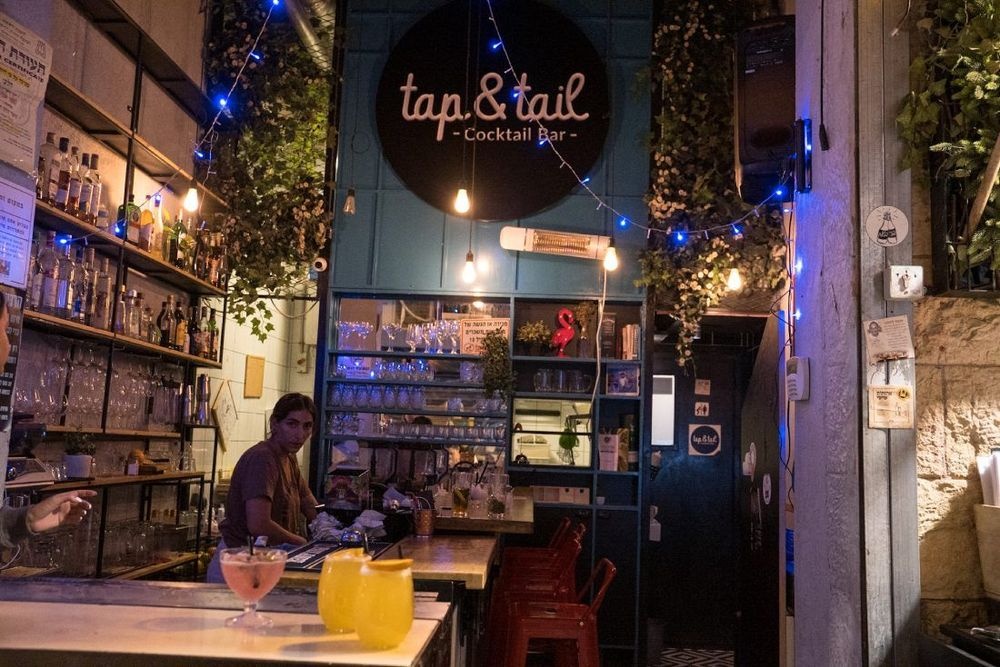 צילום של טאפ אנד טייל