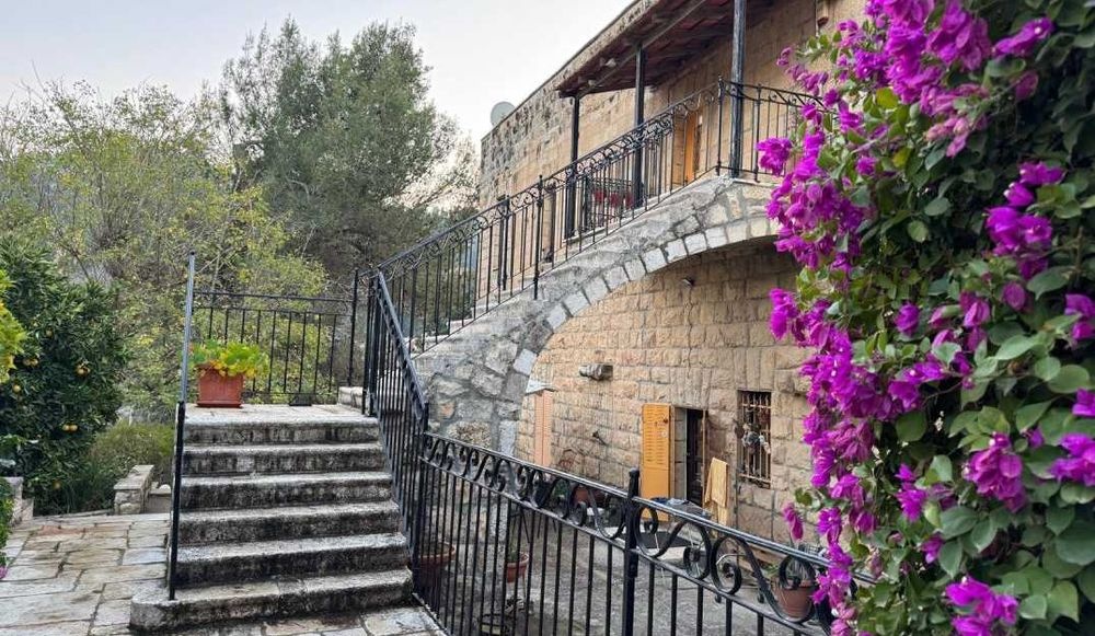 צילום של חו״ל בירושלים״: סיור בכפר עין כרם עם "ירושלים מחוץ לקופסה"