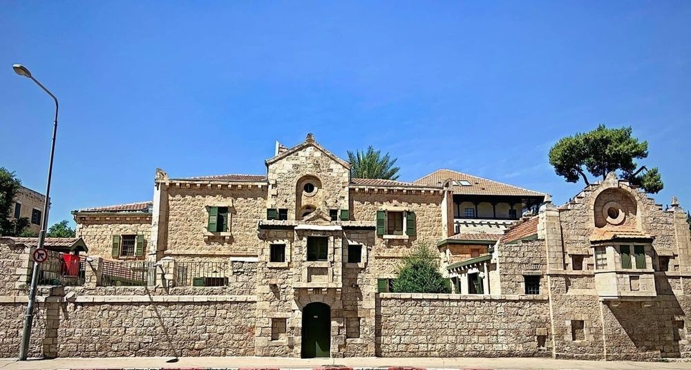 צילום של "הצבי" הסיפור האמיתי: סיור בעקבות הסדרה "הצבי"