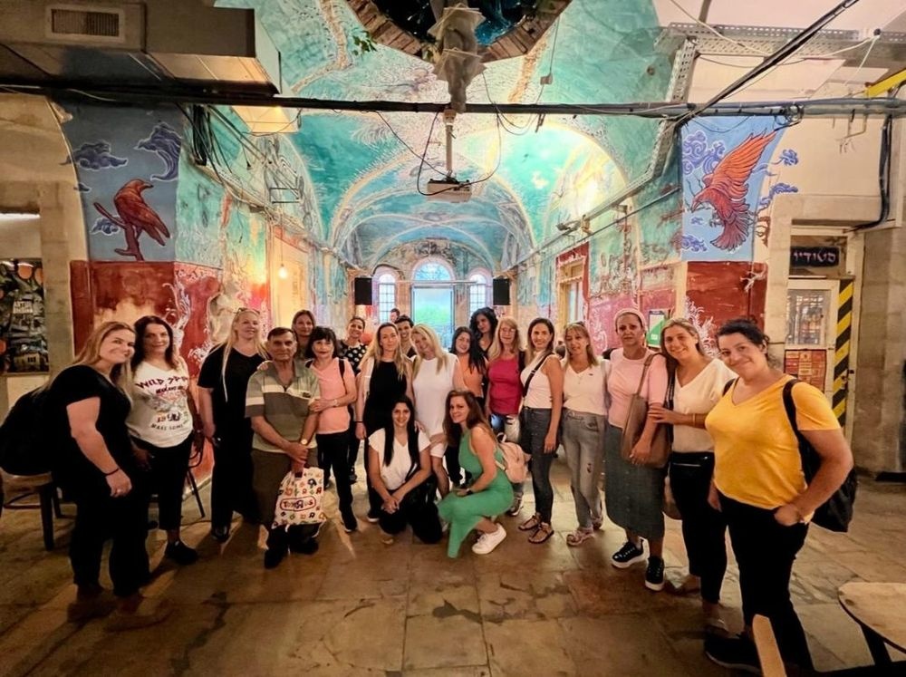 צילום של על נשים וירושלים: נשים שעשו היסטוריה בירושלים