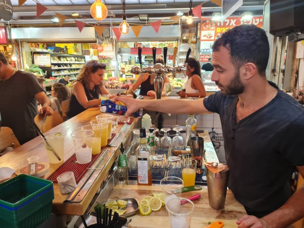 צילום של סיור ברים וחיי לילה בשוק מחנה יהודה עם "יאללה באסטה"