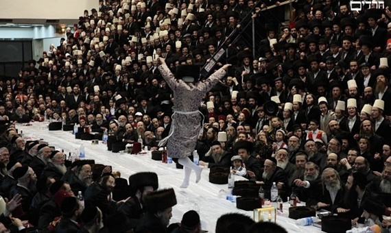 צילום של סיור "טיש" בעקבות חרדים וחרדיות בירושלים של פעם