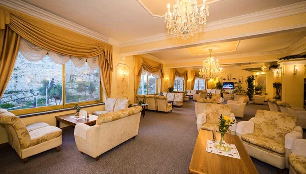 מלון גולדן וולס