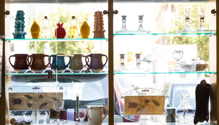 photo of Oter Israel -- Teffilin & Judaica