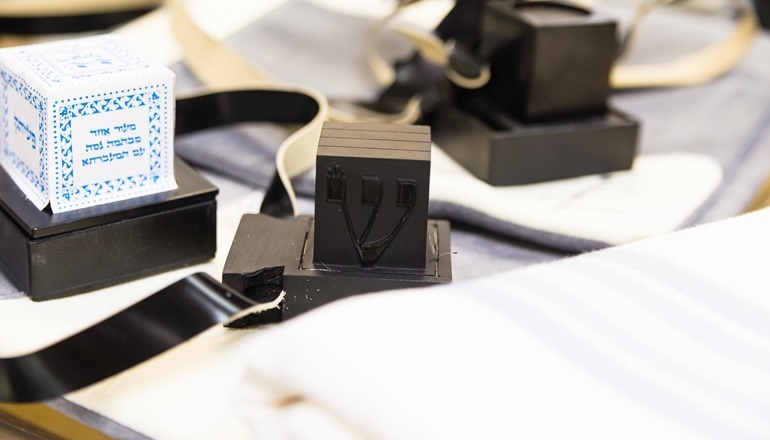 photo of Oter Israel -- Teffilin & Judaica