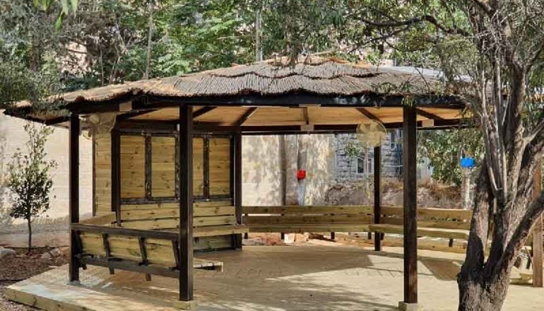 צילום של גני העדן של ירושלים: סיור עצמאי ברחבי הגינות הקהילתיות של העיר