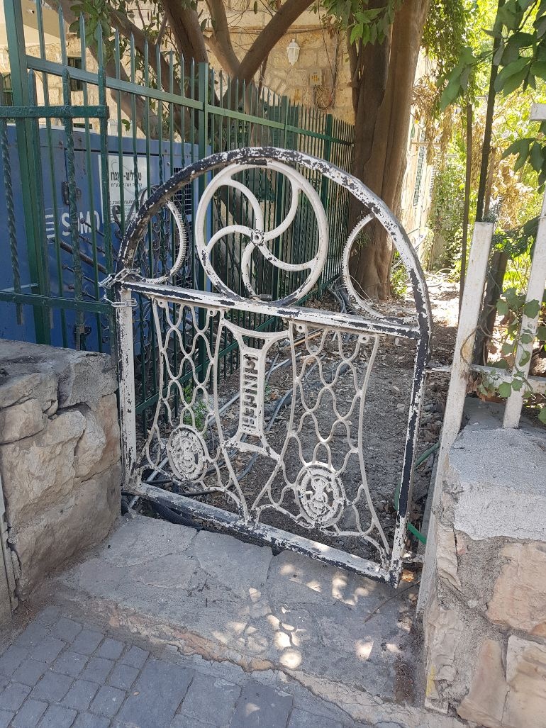 צילום של מושבה כפרית בלב העיר: סיור שבת קליל במושבה הגרמנית