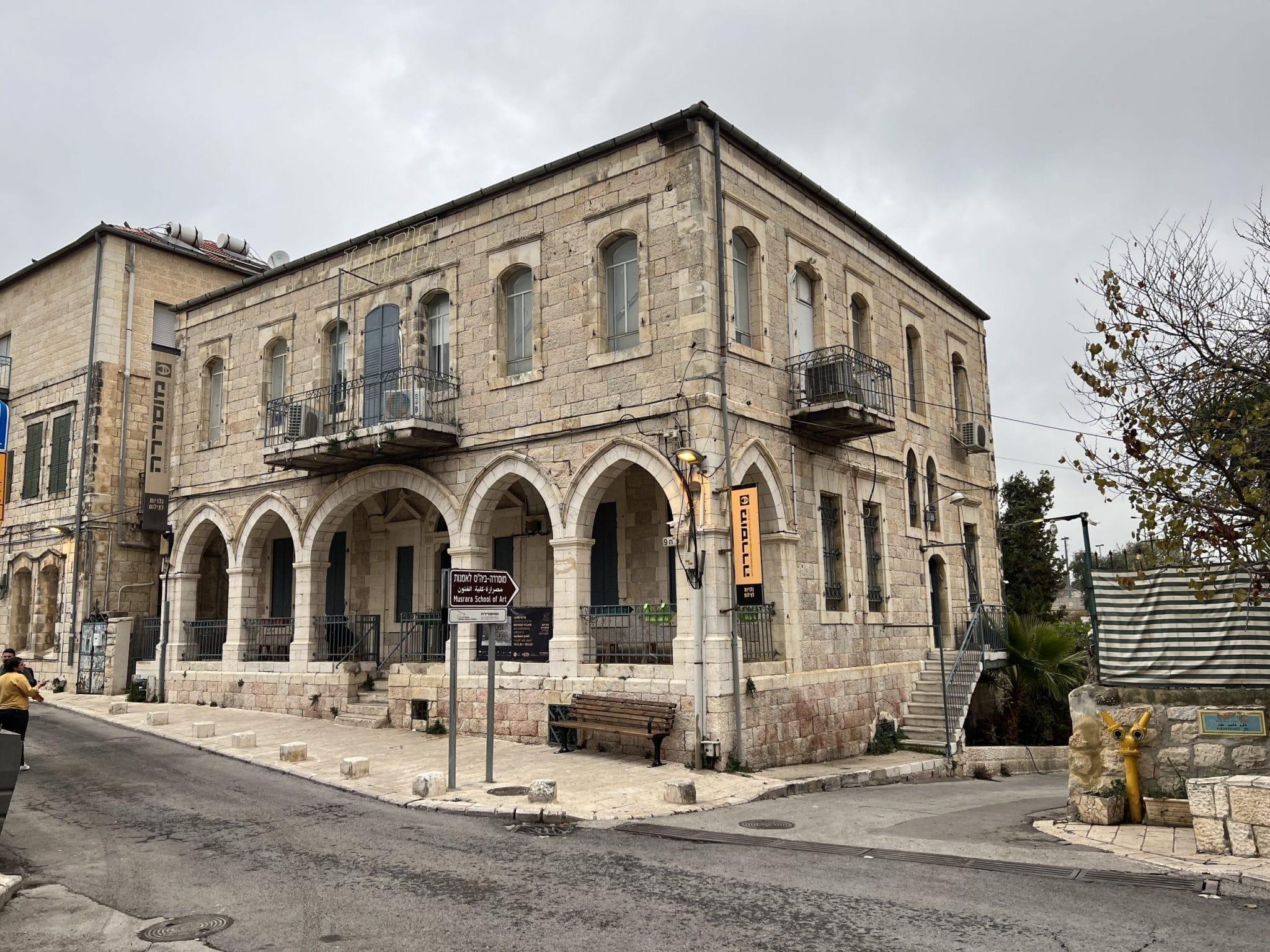 בין ארמונות לפנתרים: סיור בשכונת מוסררה עם ירושלים מחוץ לקופסה.