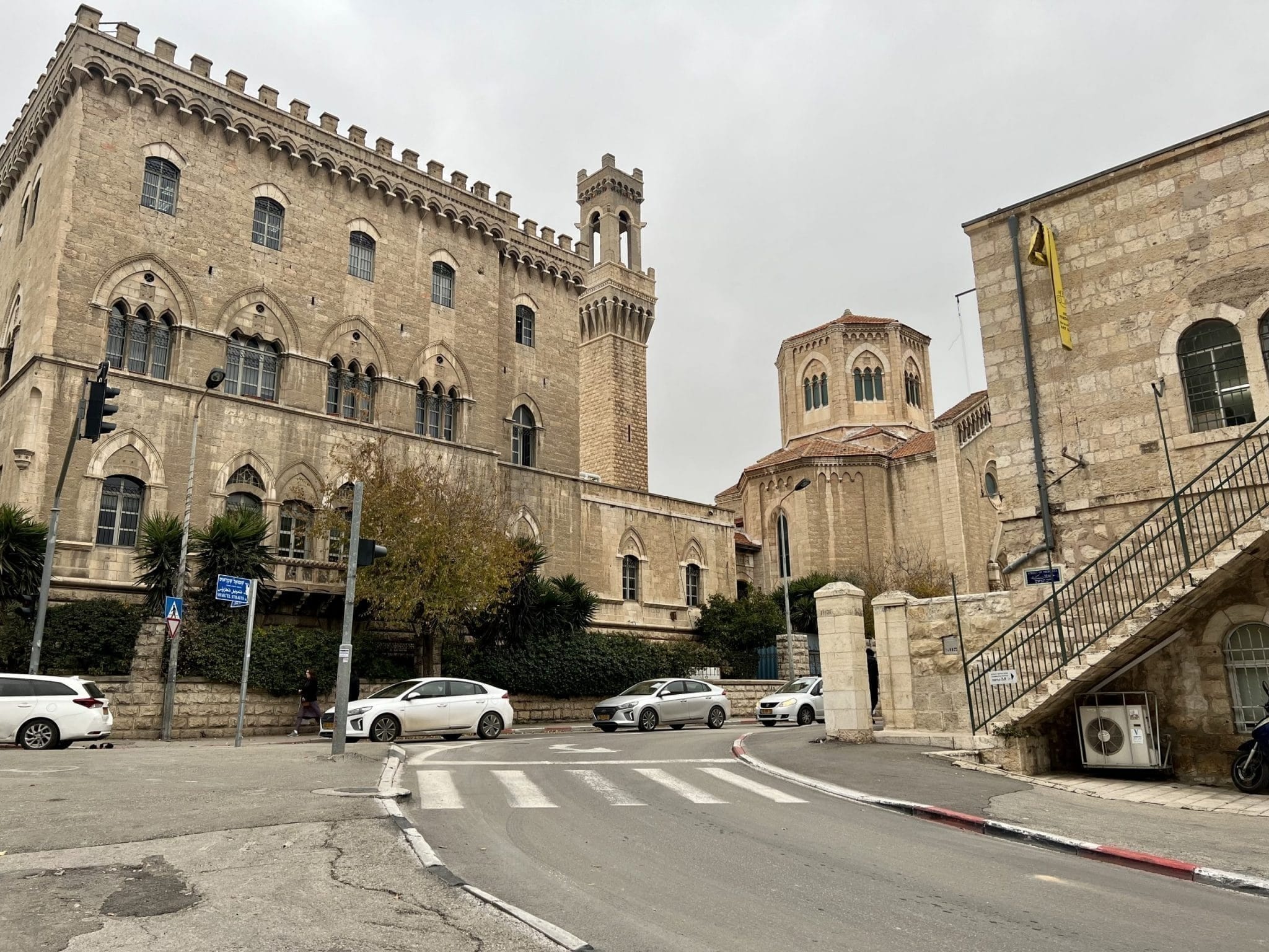 צילום של בין ארמונות לפנתרים: סיור בשכונת מוסררה עם ירושלים מחוץ לקופסה.