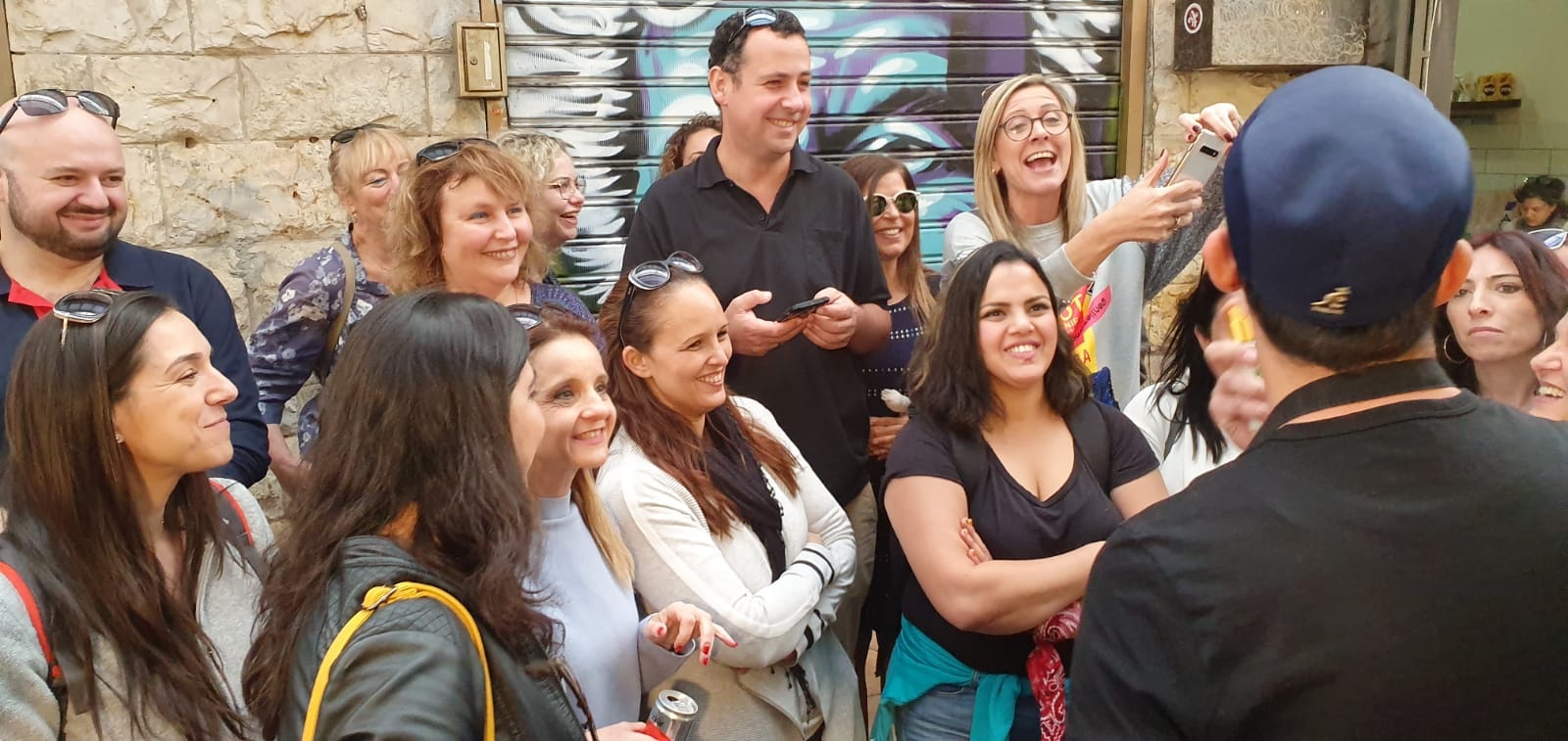 צילום של המירוץ למטמון - משחק משימות בשכונת נחלאות ובשוק