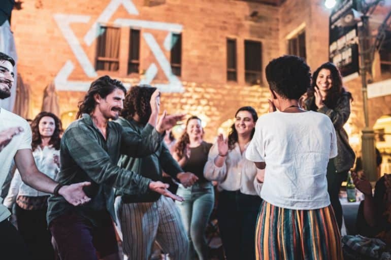 צילום של הופעות חיות בכיכר המוזיקה